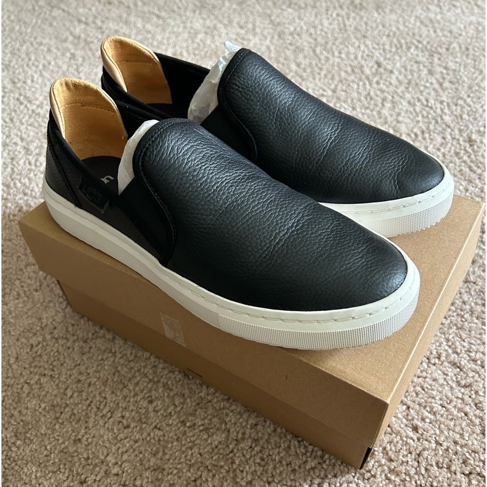 Women’s size 10 Ugg Alameda Slip On Shoe
